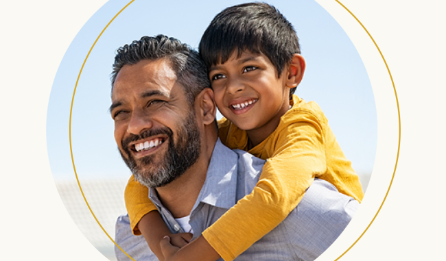 Un hombre y su hijo.